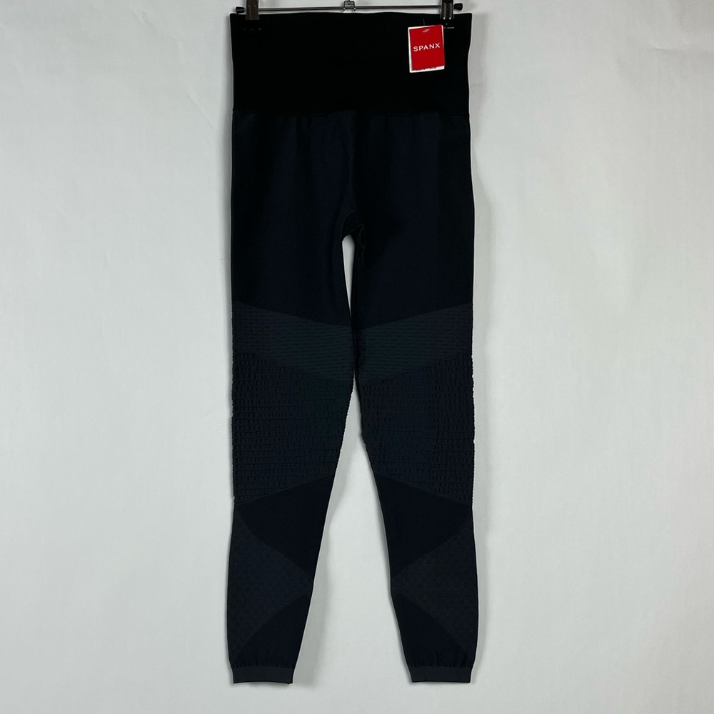 Spanx Very Black Look At Me Now Seamless Moto Leggings - Picture 5 of 8